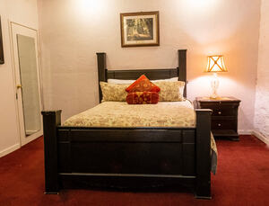 Back Queen Room Photo 4